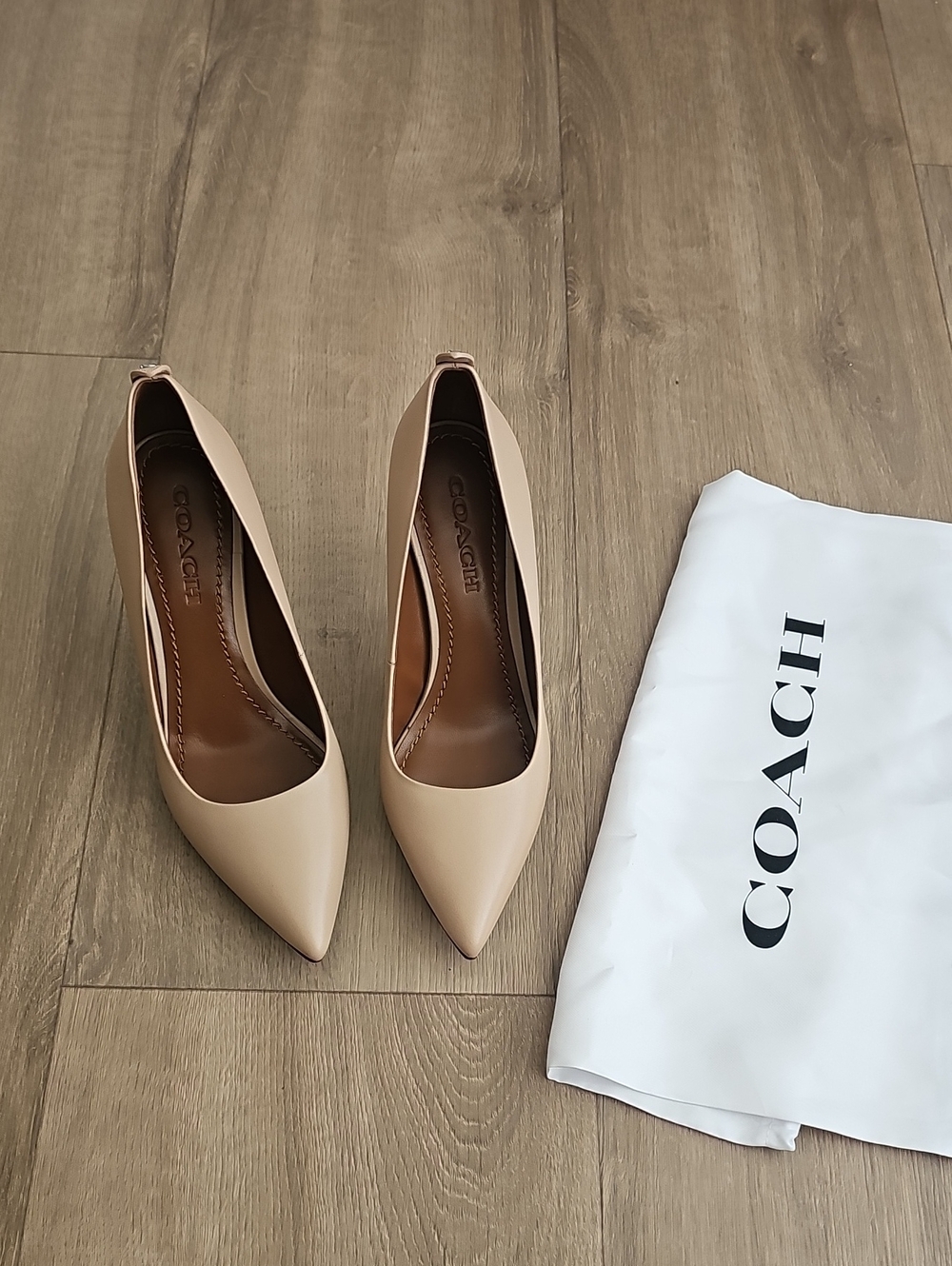 Coach Waverly Pumps Women's Beachwood Tan Pointed Toe Leather Pumps Size 8